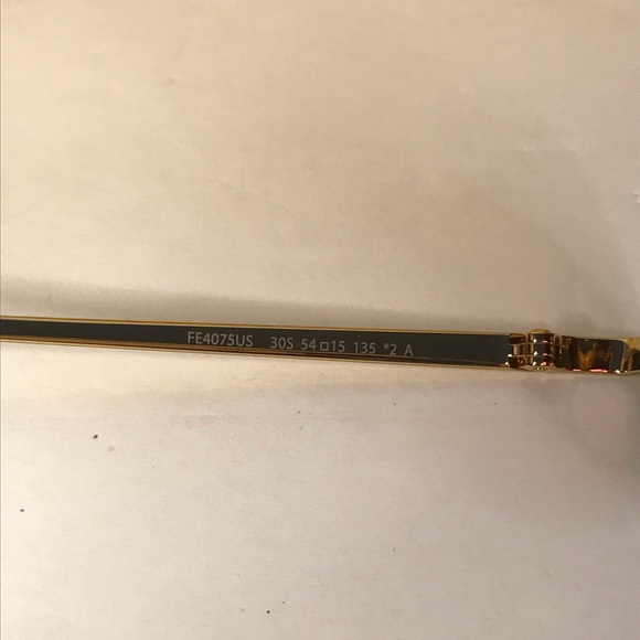 💯 - New Authentic Fendi FIRST FE 4075US 30S Oval Sunglasses - Picture 17 of 17